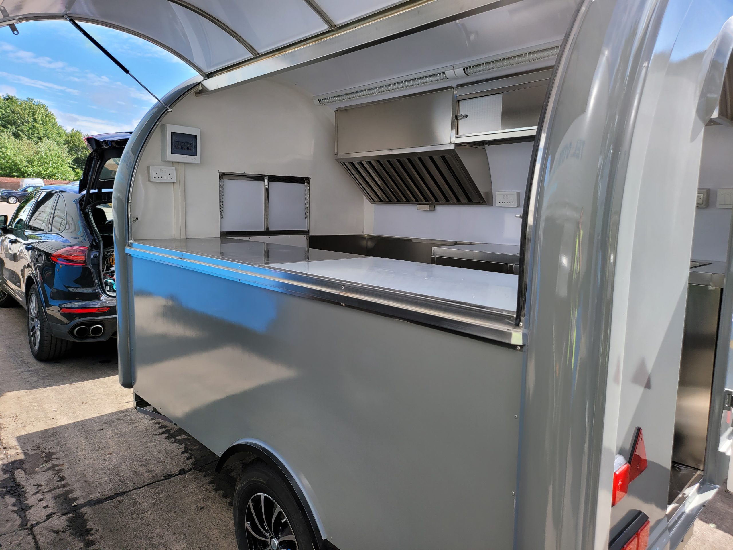 2.8m Grey Catering Pod — Fridge & Extraction