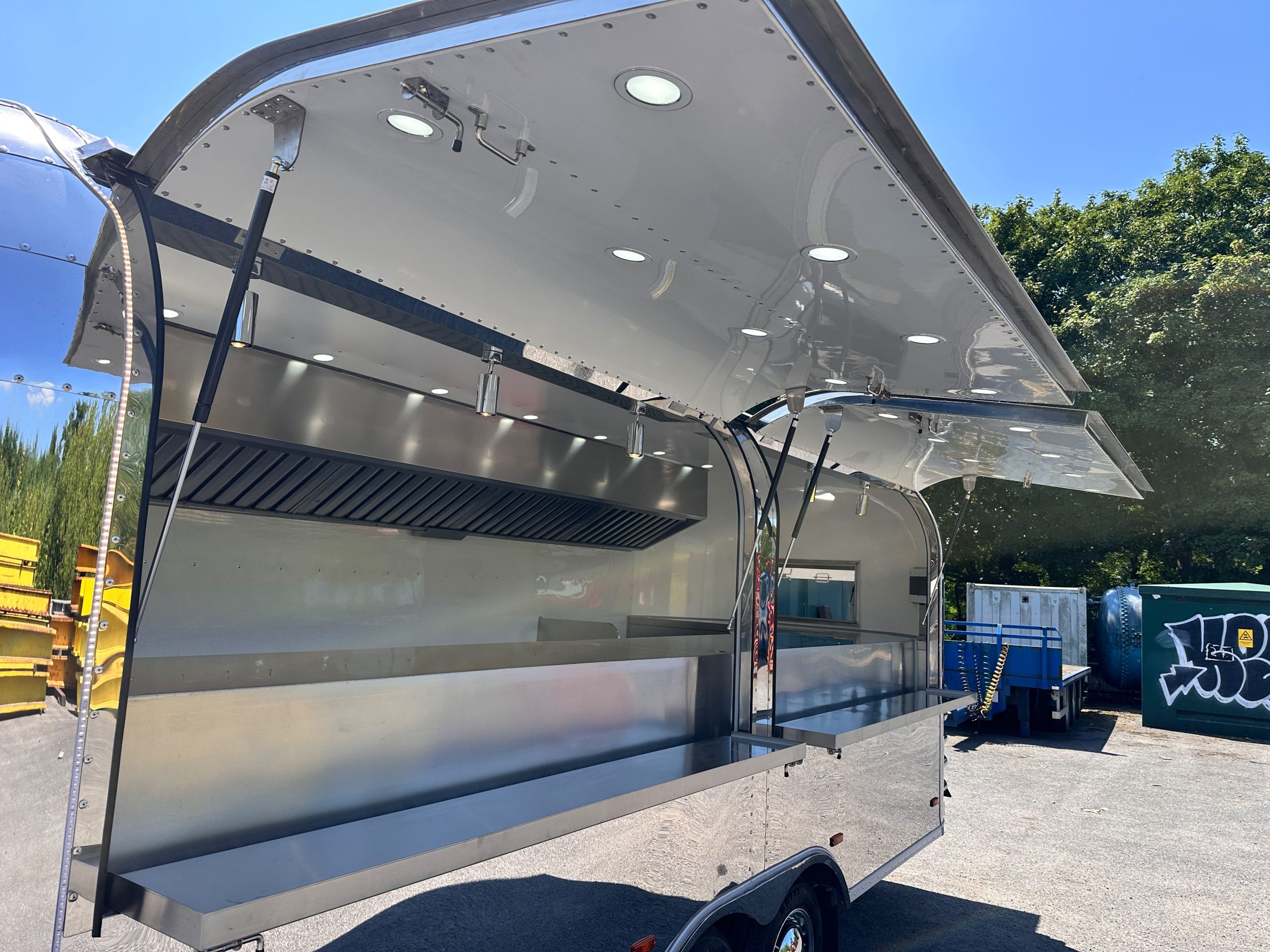 6.0m Stainless Steel Airstream — Fridge & Extraction - Image 14