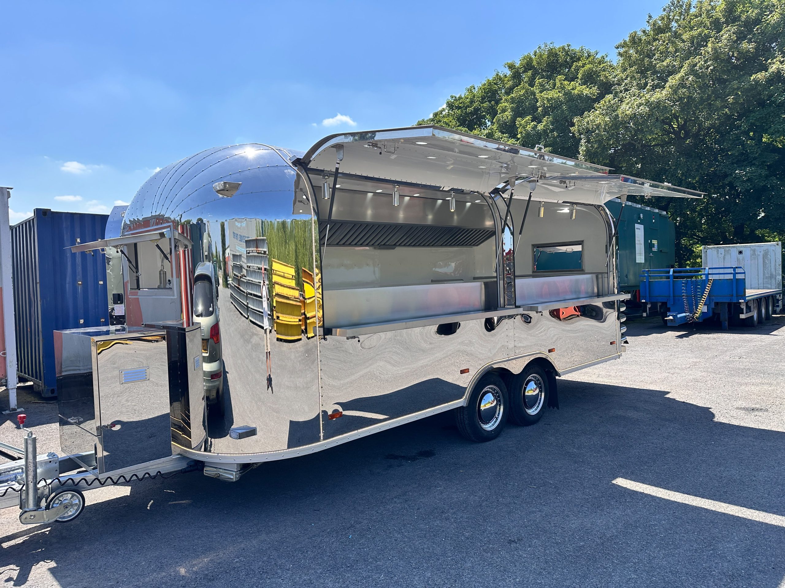 6.0m Stainless Steel Airstream — Fridge & Extraction - Image 13