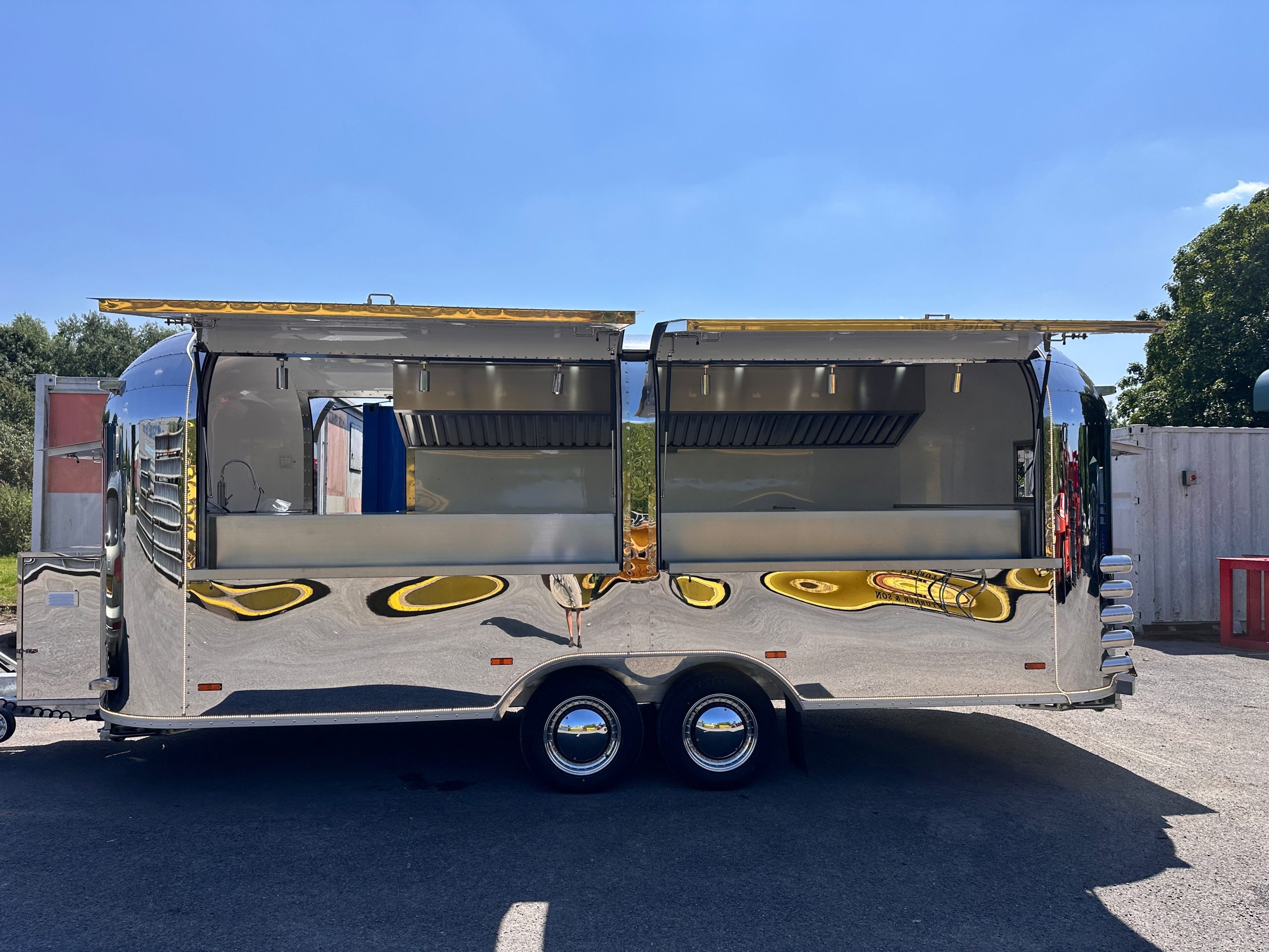 6.0m Stainless Steel Airstream — Fridge & Extraction - Image 2