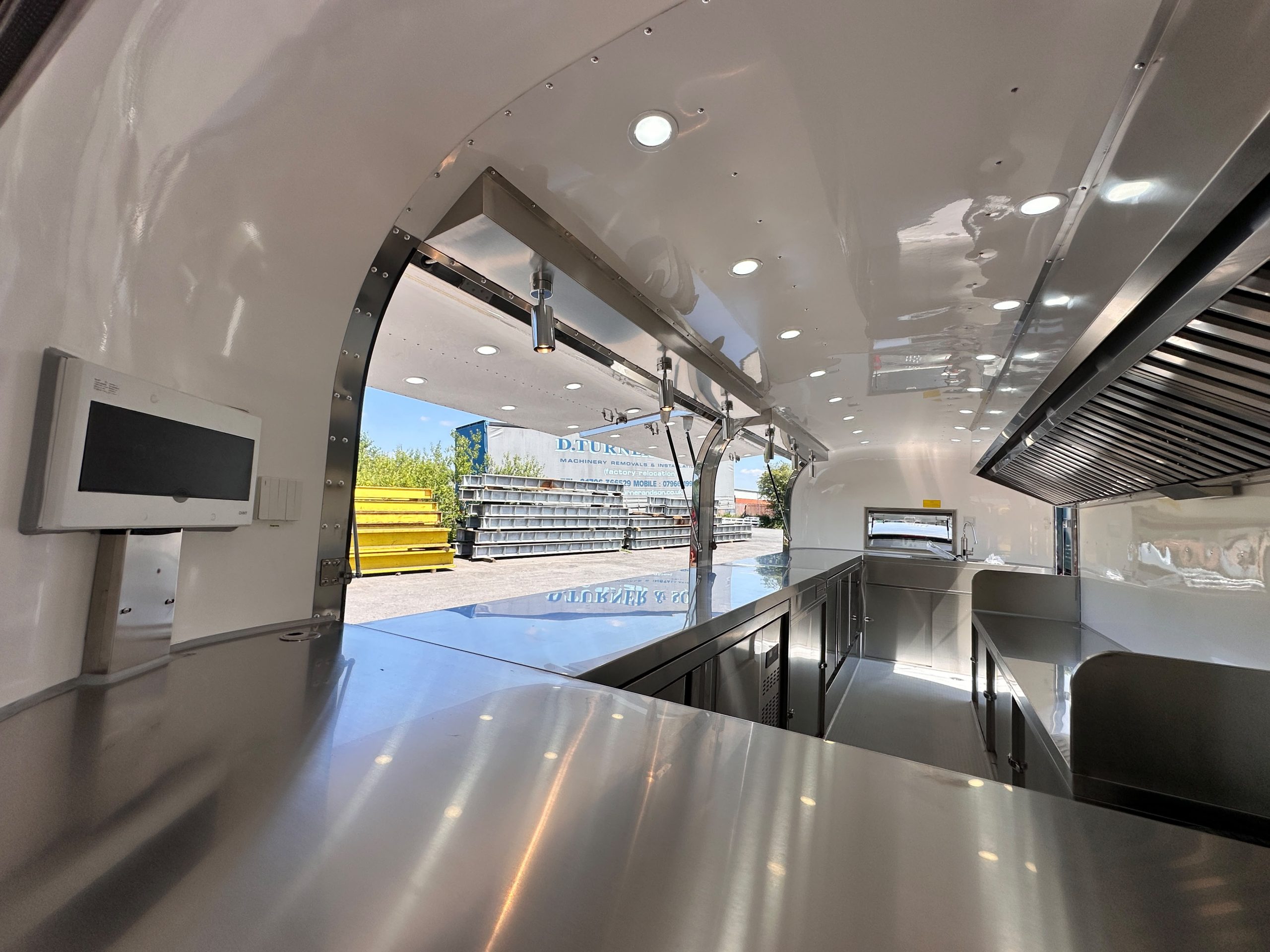 6.0m Stainless Steel Airstream — Fridge & Extraction - Image 11