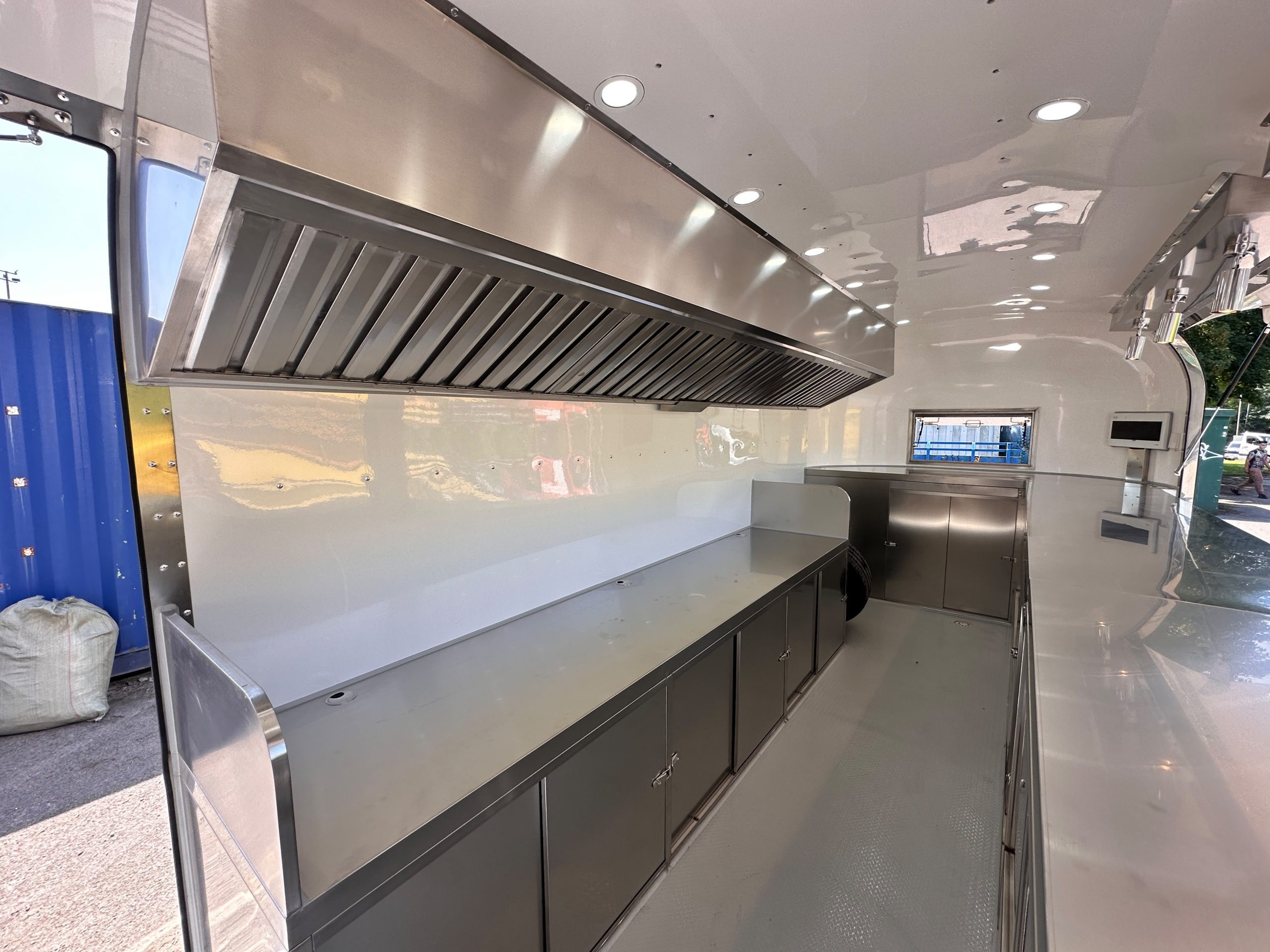 6.0m Stainless Steel Airstream — Fridge & Extraction - Image 9