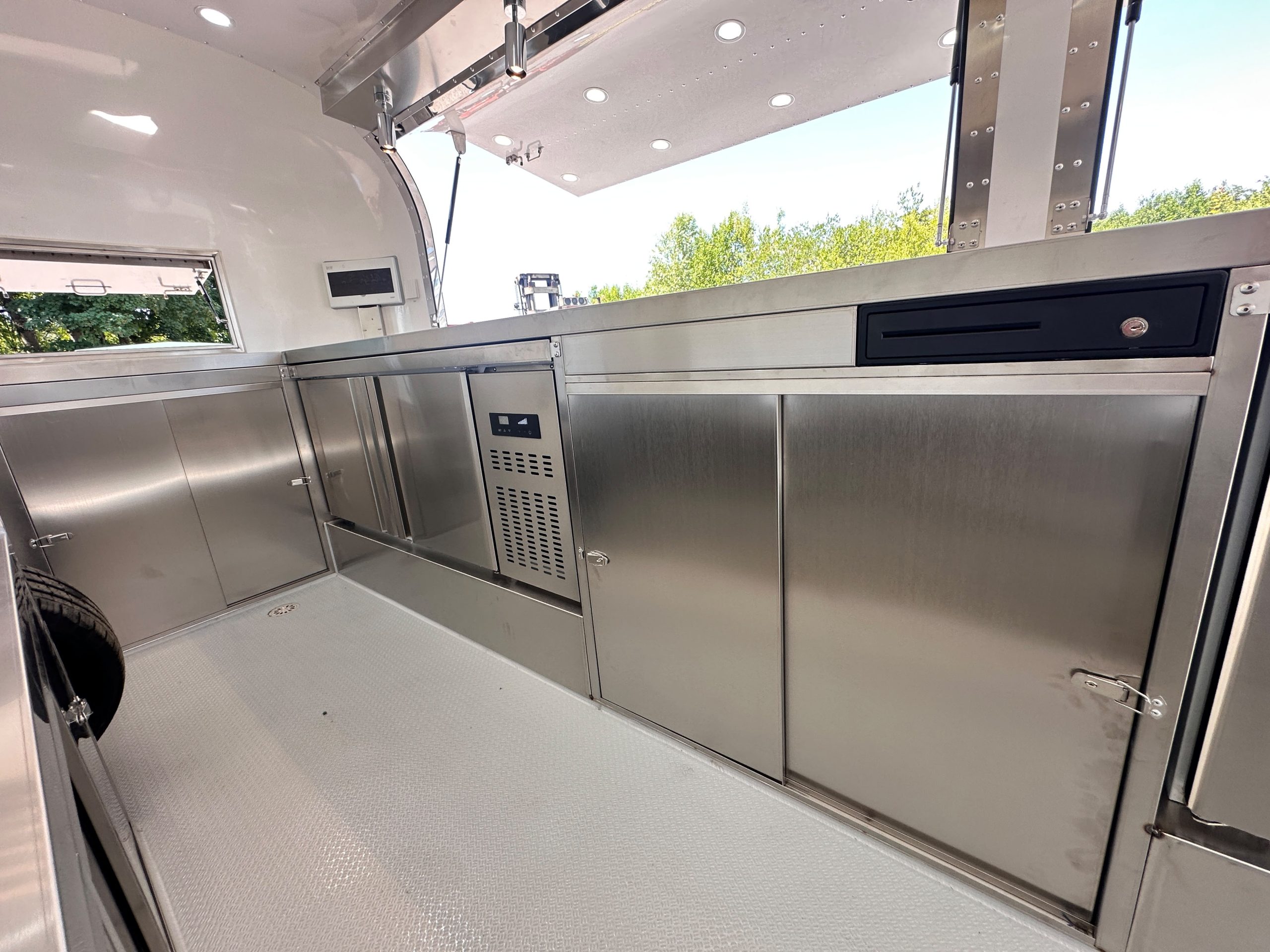 6.0m Stainless Steel Airstream — Fridge & Extraction - Image 8