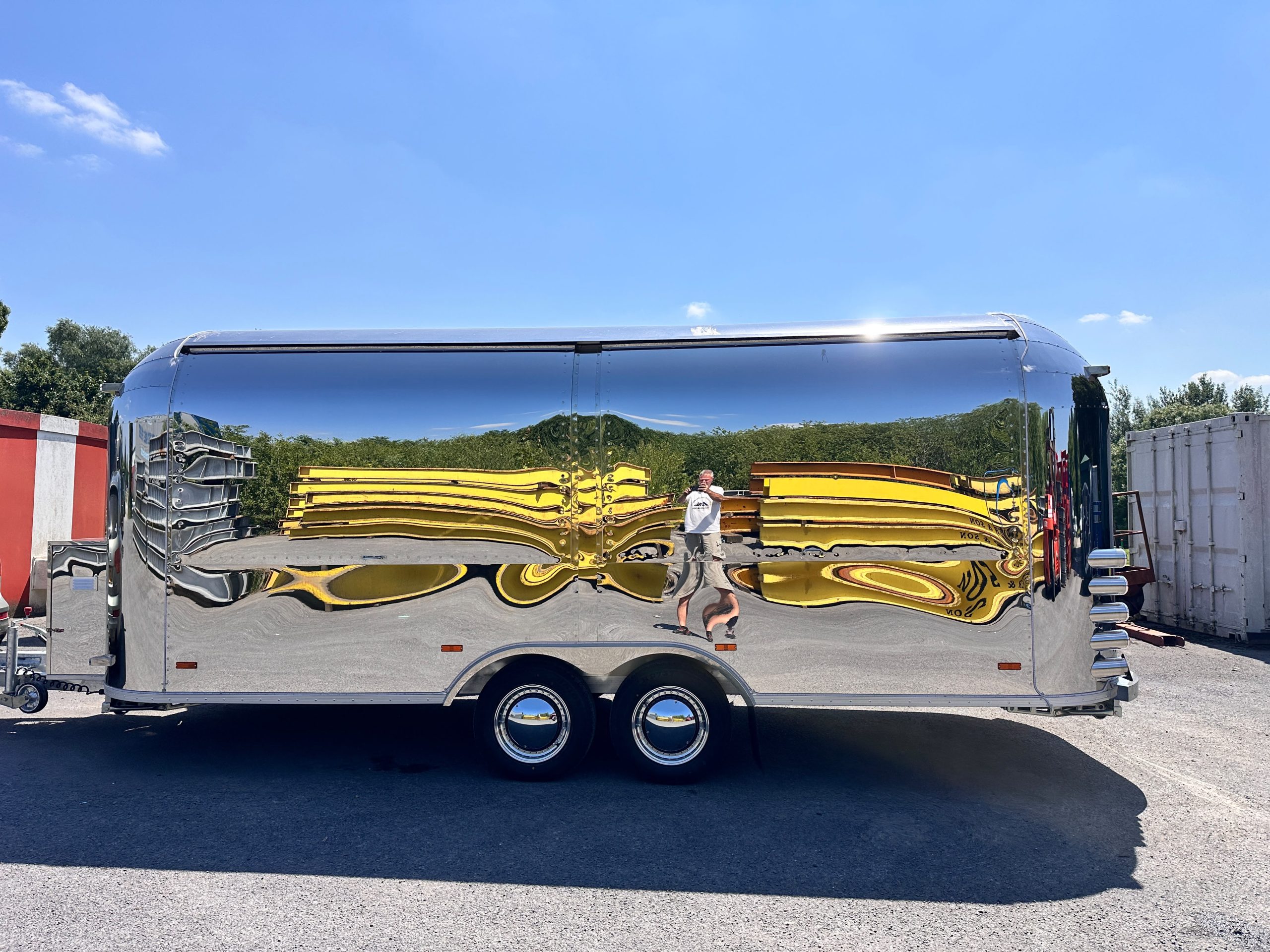 6.0m Stainless Steel Airstream — Fridge & Extraction - Image 3