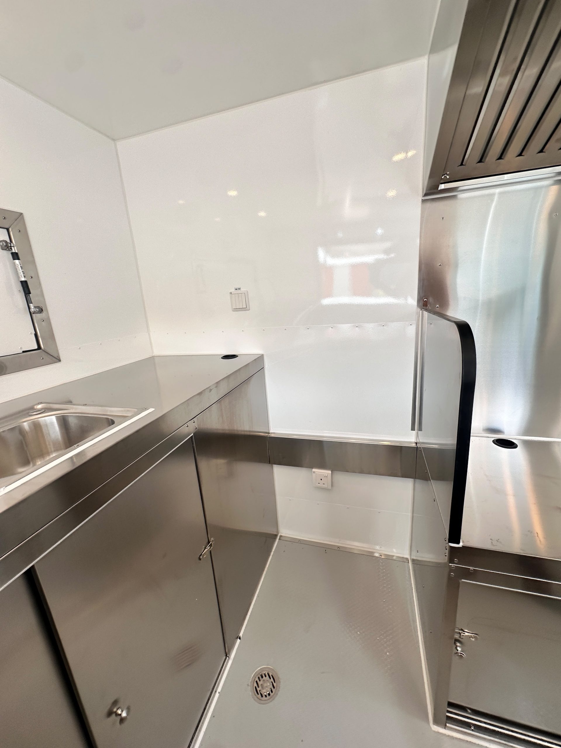 5.5m Black Container Trailer — Fridge & Extraction - Image 11